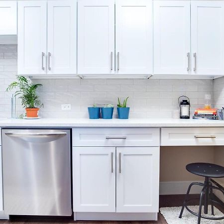Gorgeous 2Br Condo W Parking Patio Coffee! Calgary Exterior photo