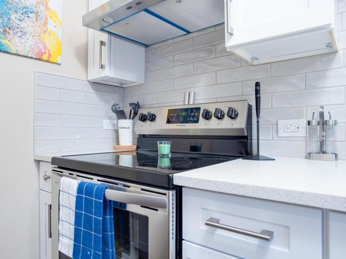 Gorgeous 2Br Condo W Parking Patio Coffee! Calgary Exterior photo