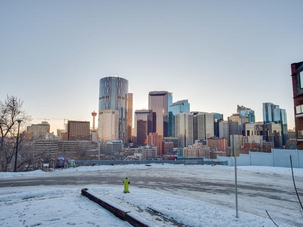 Gorgeous 2Br Condo W Parking Patio Coffee! Calgary Exterior photo