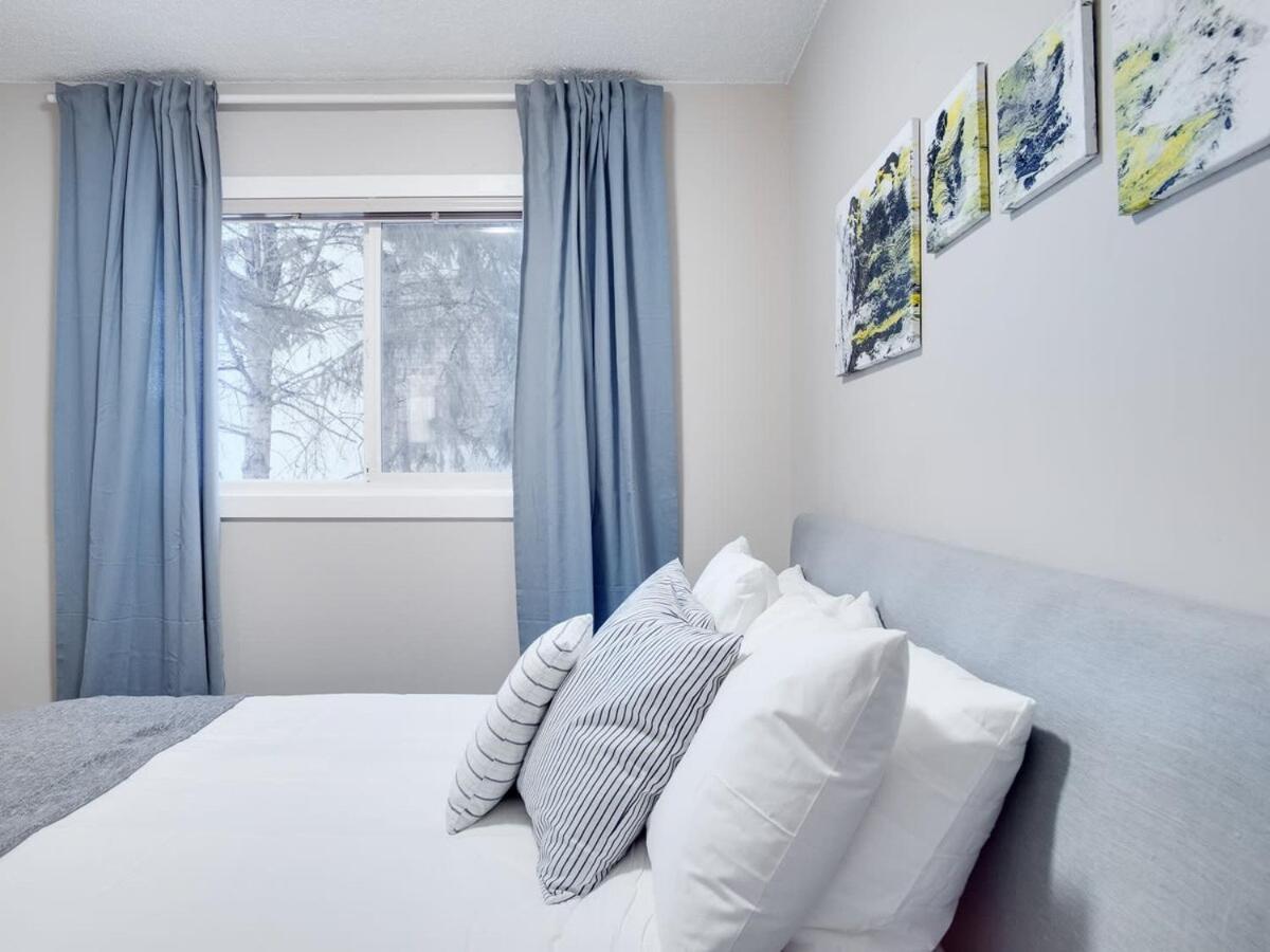 Gorgeous 2Br Condo W Parking Patio Coffee! Calgary Exterior photo