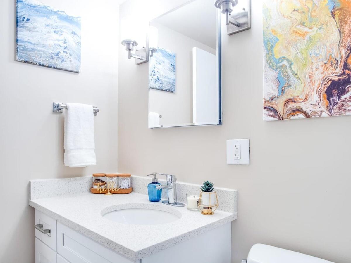 Gorgeous 2Br Condo W Parking Patio Coffee! Calgary Exterior photo