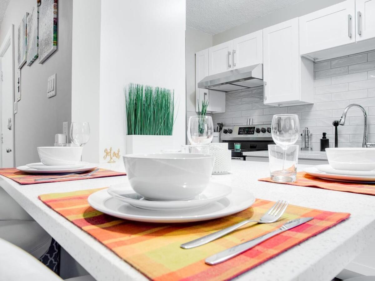 Gorgeous 2Br Condo W Parking Patio Coffee! Calgary Exterior photo