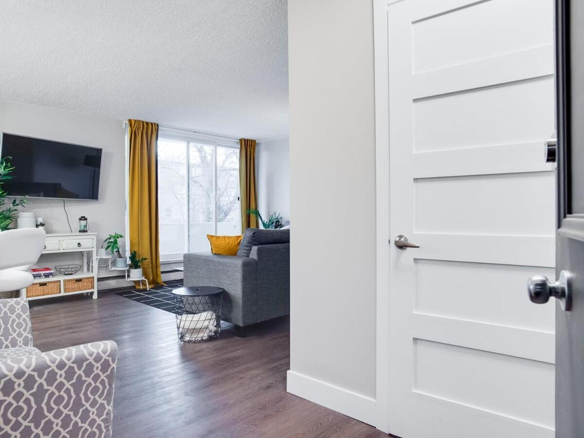 Gorgeous 2Br Condo W Parking Patio Coffee! Calgary Exterior photo