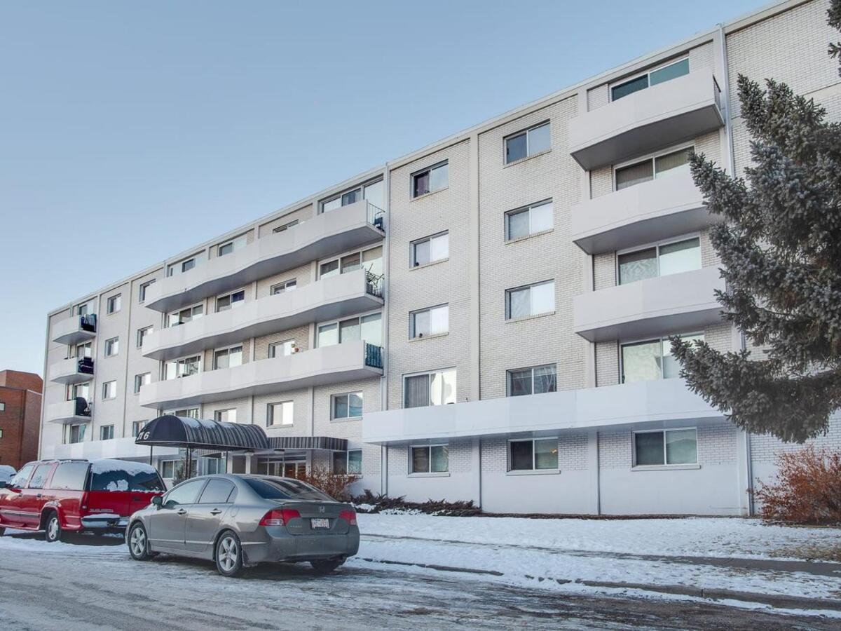 Gorgeous 2Br Condo W Parking Patio Coffee! Calgary Exterior photo