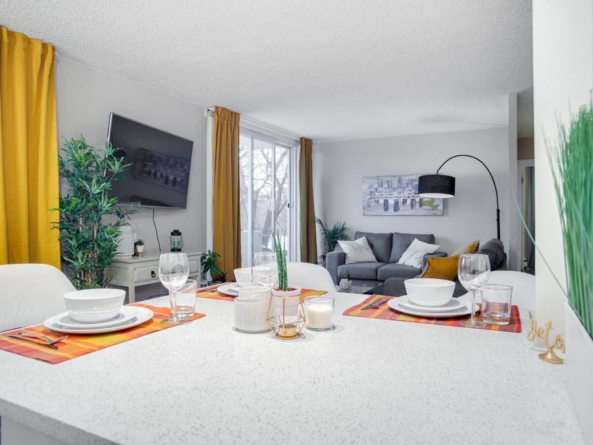 Gorgeous 2Br Condo W Parking Patio Coffee! Calgary Exterior photo